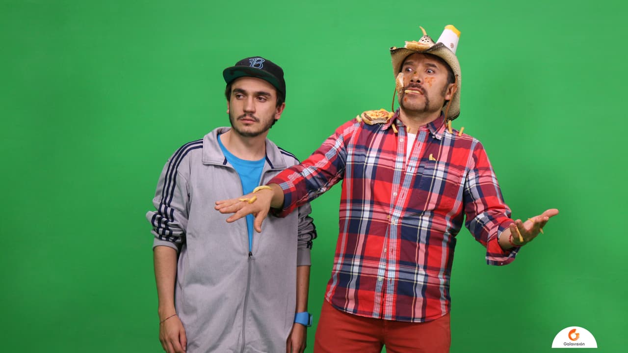 En este episodio un taxista le lanza comida al primo Luis.