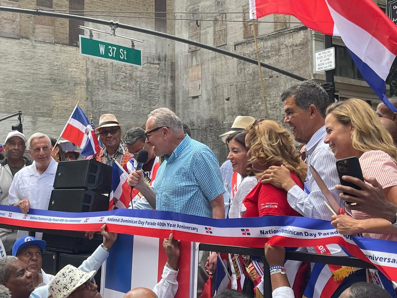 Música, baile, alegría y disfraces estuvieron presentes en el homenaje a las tradiciones dominicanas este domingo.