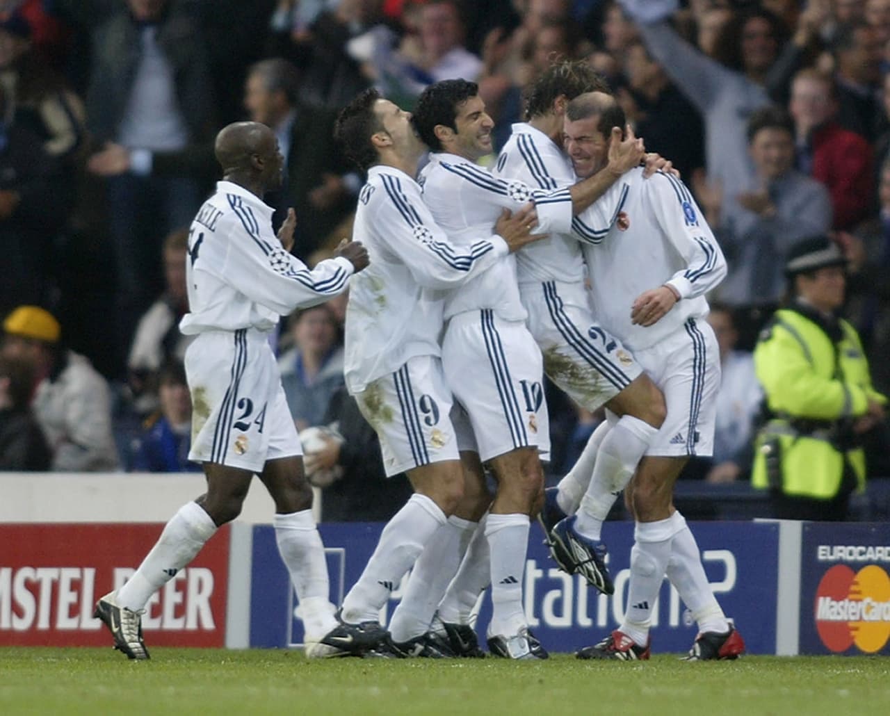 Como jugador, Zidane fue una vez campeón de Champions League, de Supercoa de Europa, de Copa Intercontinental, Liga de España y dos veces de Supercopa de España, siendo clave en el título europeo de 2002.