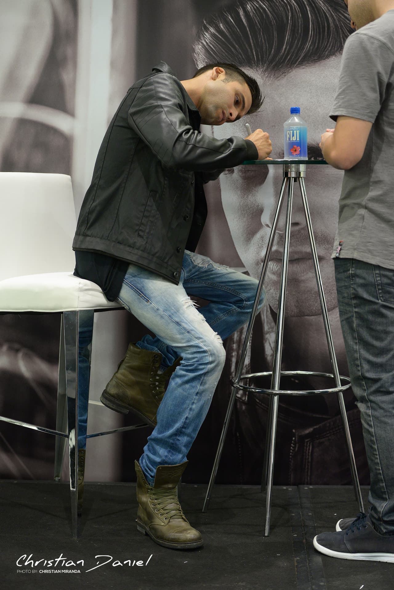 Todas sus fans estaba súper felices de conocer a su ídolo.