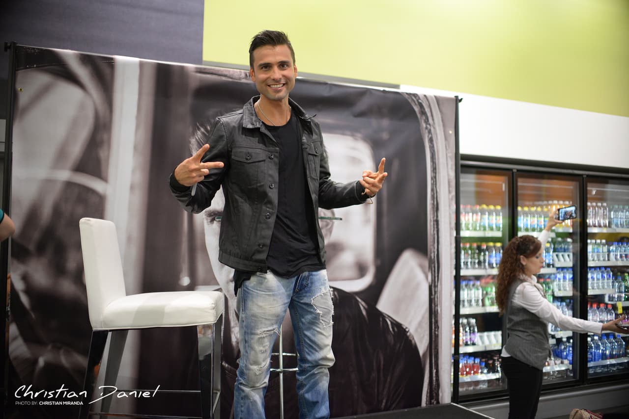 Christian Daniel no para, es joven, guapo y tiene una carrera exitosa gracias a su talento y al apoyo de todos sus fans.