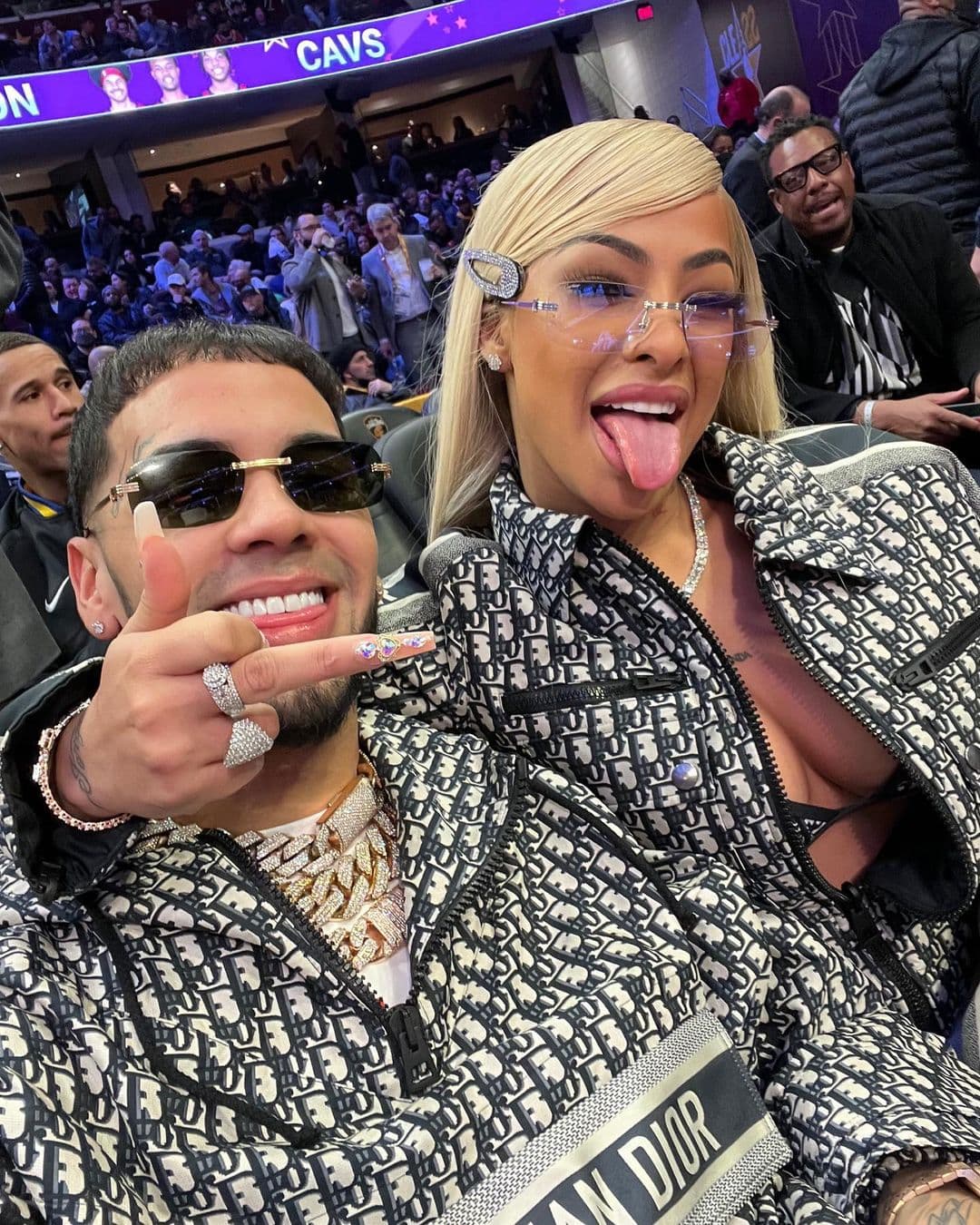 Y qué decir de la ropa. Al igual que cuando anduvo con la ‘Bichota’, Anuel busca combinar su costosa ropa de marca con Yailín y pues ella se deja consentir.