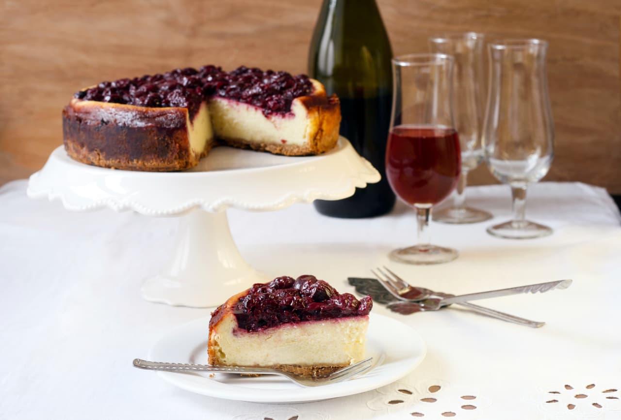 Merlot. Uno de los más populares, destaca por su sabor afrutado y se puede combinar con quesos semicurados, arroces o incluso, guisos con carne o de legumbres.