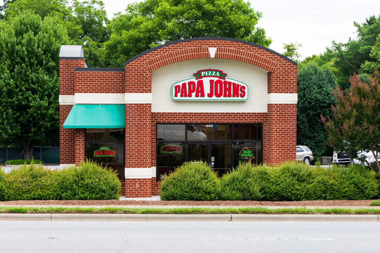 <b>Papa Johns. </b>La cadena de pizzerías anunció en su sitio web el 23 de marzo que está reclutando empleados para las tiendas y conductores. Su objetivo en llegar a 20,000 nuevos contratados.