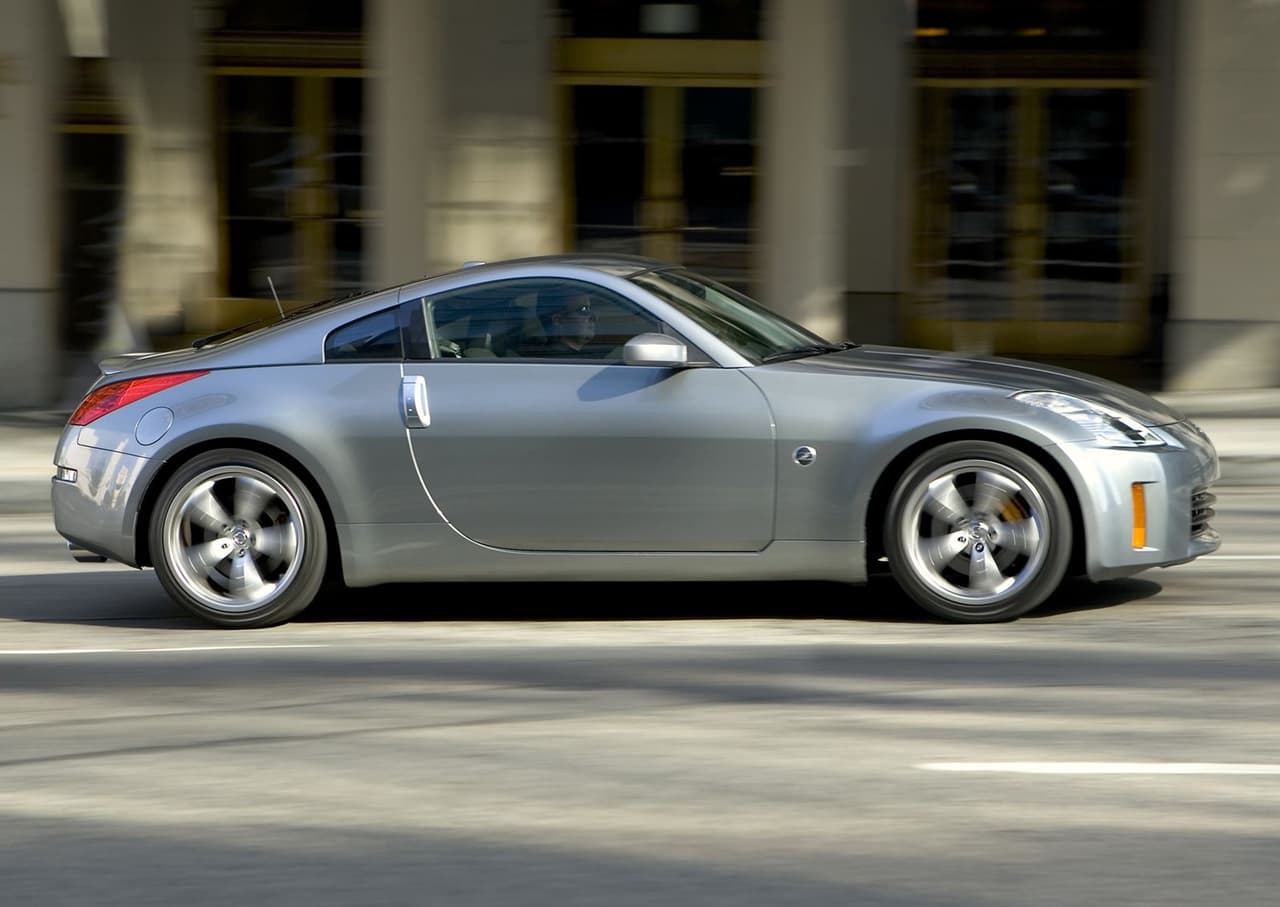 <b>En imagen: </b>Nissan 350Z 2005
<br>
<br>
<b>Potencia: </b>300 caballos de fuerza