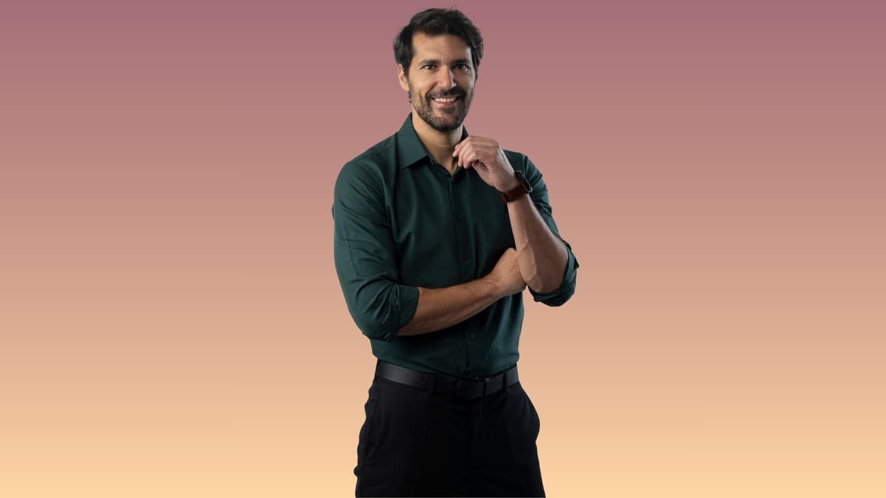 Galán de la micronovela Casi 40, en la Uni y el Profe Está Que Arde