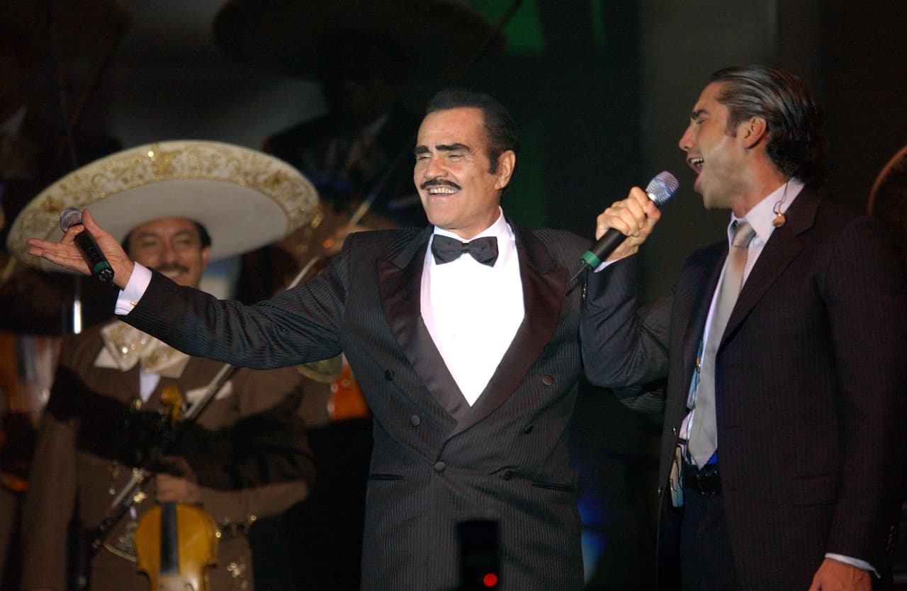 Sobre el escenario, Chente dijo: 'Échele, como le enseñé'.