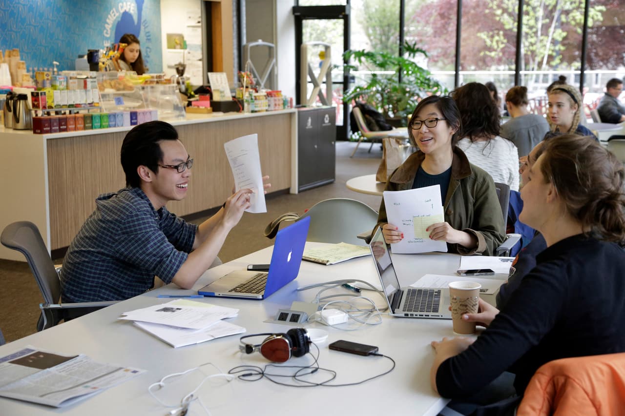 Leyes que congelan costos de las colegiaturas universitarias provocan aumentos en otras cuotas