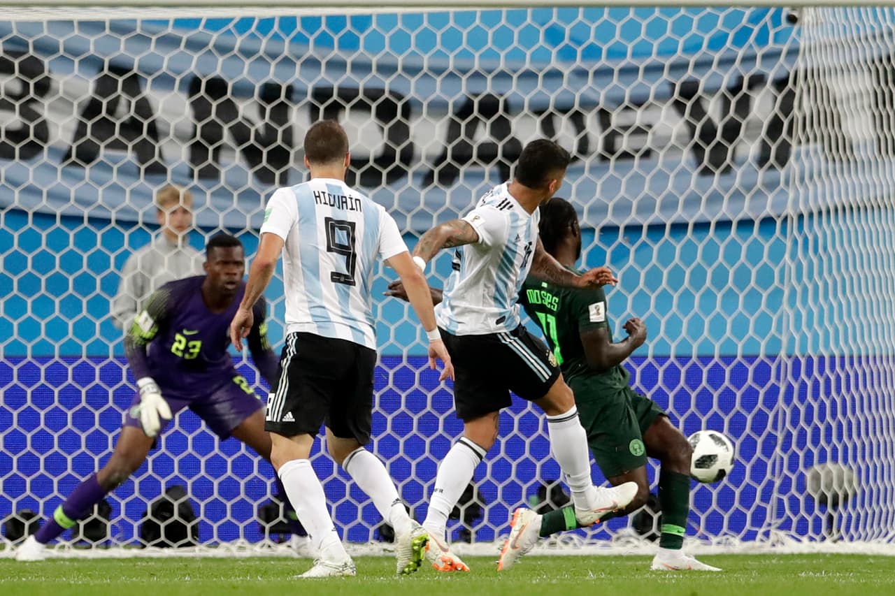 102.- Marco Rojo (Argentina) al minuto 86. Argentina 2-1 Nigeria.