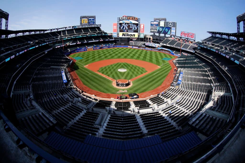 Mientras avanza el proyecto del nuevo estadio, los Rays disputan sus juegos como locales en su sede temporal, utilizada tras la salida de Tropicana Field. El cambio busca mantener al equipo en competencia durante esta etapa de transición.