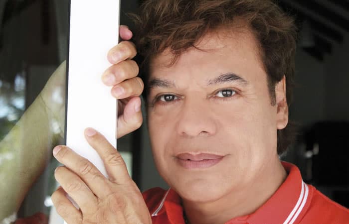 Tanto Joaquín Muñóz como Jorge Carvajal sostienen que han tenido comunicación con el cantante, aunque el 15 de noviembre durante el programa Hoy,
<b> Muñoz fue sometido a la prueba del polígrafo, donde falló.</b>