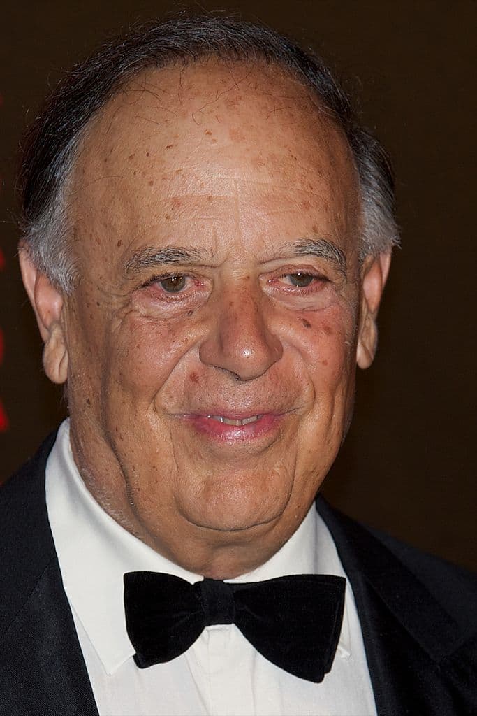 Este viernes 20 de marzo se dio a conocer la noticia de la muerte de
<b>Carlos Falcó</b>, marqués de Griñón, a los 83 años, debido a una neumonía provocada por el coronavirus, detalló
<a href="https://mx.hola.com/actualidad/20200320163662/carlos-falco-padre-tamara-falco-fallece/?utm_source=(direct)&utm_medium=(none)&utm_campaign=notificaciones" target="_blank">¡Hola!</a>
<br>