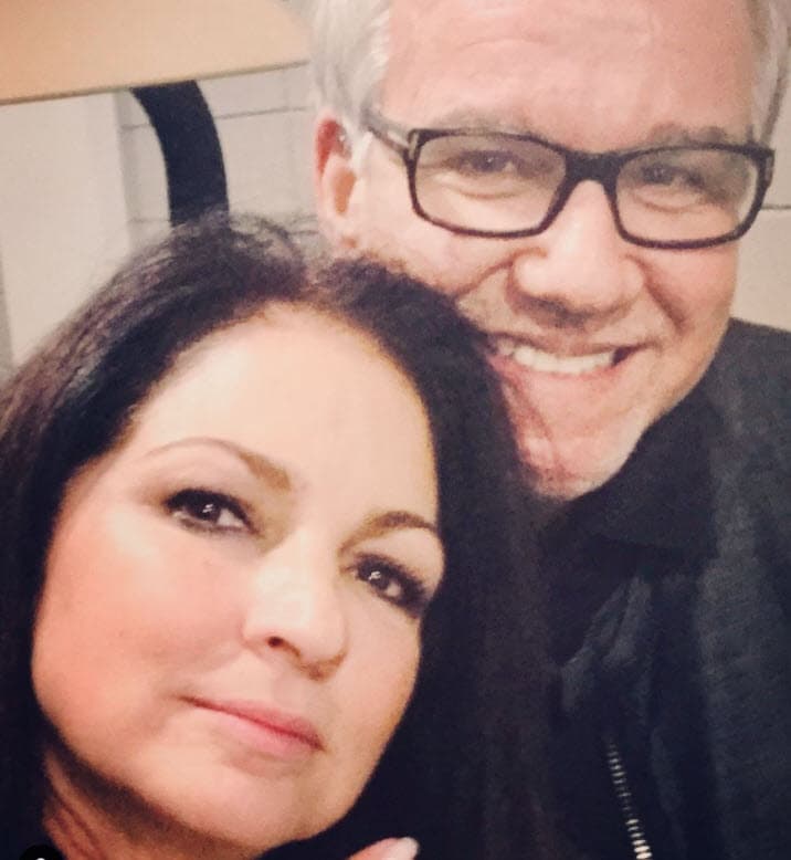 En el mensaje, la intérprete contó que en agosto pasado ella le había dedicado
<b><a href="https://www.instagram.com/p/CENfMSUFx4_/" target="_blank">una felicitación de cumpleaños</a></b> a través de Instagram, por lo que le resultaba aún más increíble que ahora le tocara despedirlo.
<br>