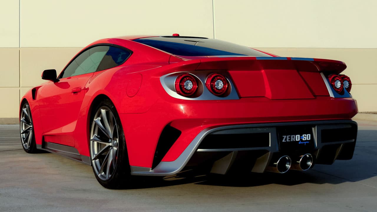 El tratamiento visual trasero del GTT es donde se hace más obvia la adopción liberal de las claves de diseño del Ford GT, y hace a este Mustang lucir como ningún otro que hayamos visto antes.