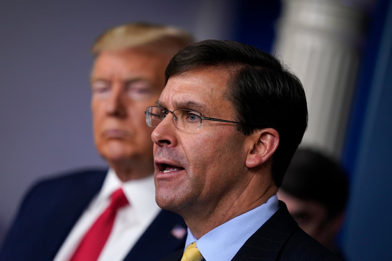 El secretario de Defensa, Mark Esper, durante la rueda de prensa de la Casa Blanca este 18 de marzo.