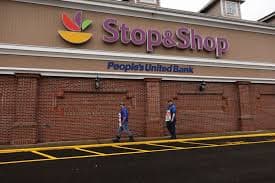 Las tiendas de Stop & Shop estarán abiertas de 6:00 a.m. a 7:30 a.m. para compradores de 60 años o más, que pueden usar una entrada designada y marcada en su tienda local.