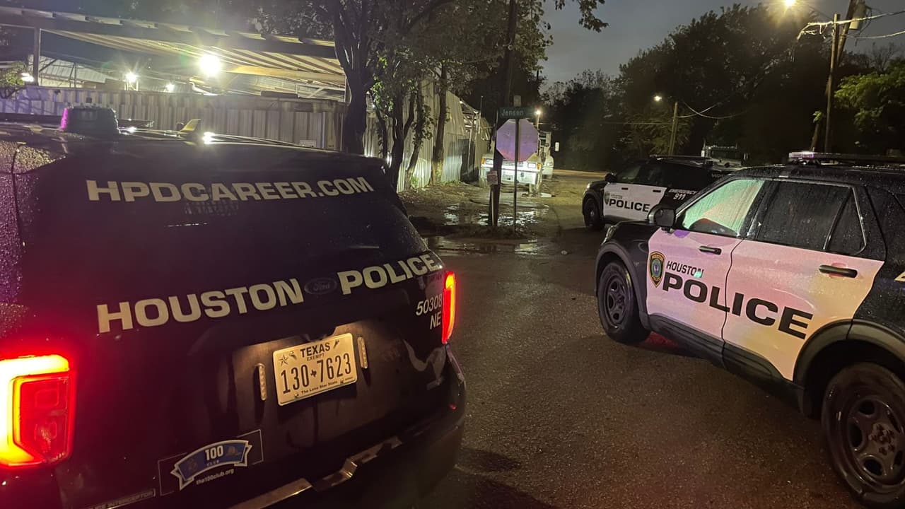 Autoridades buscan a dos sospechosos de asesinar a una madre durante la invasión de una vivienda al este de Houston