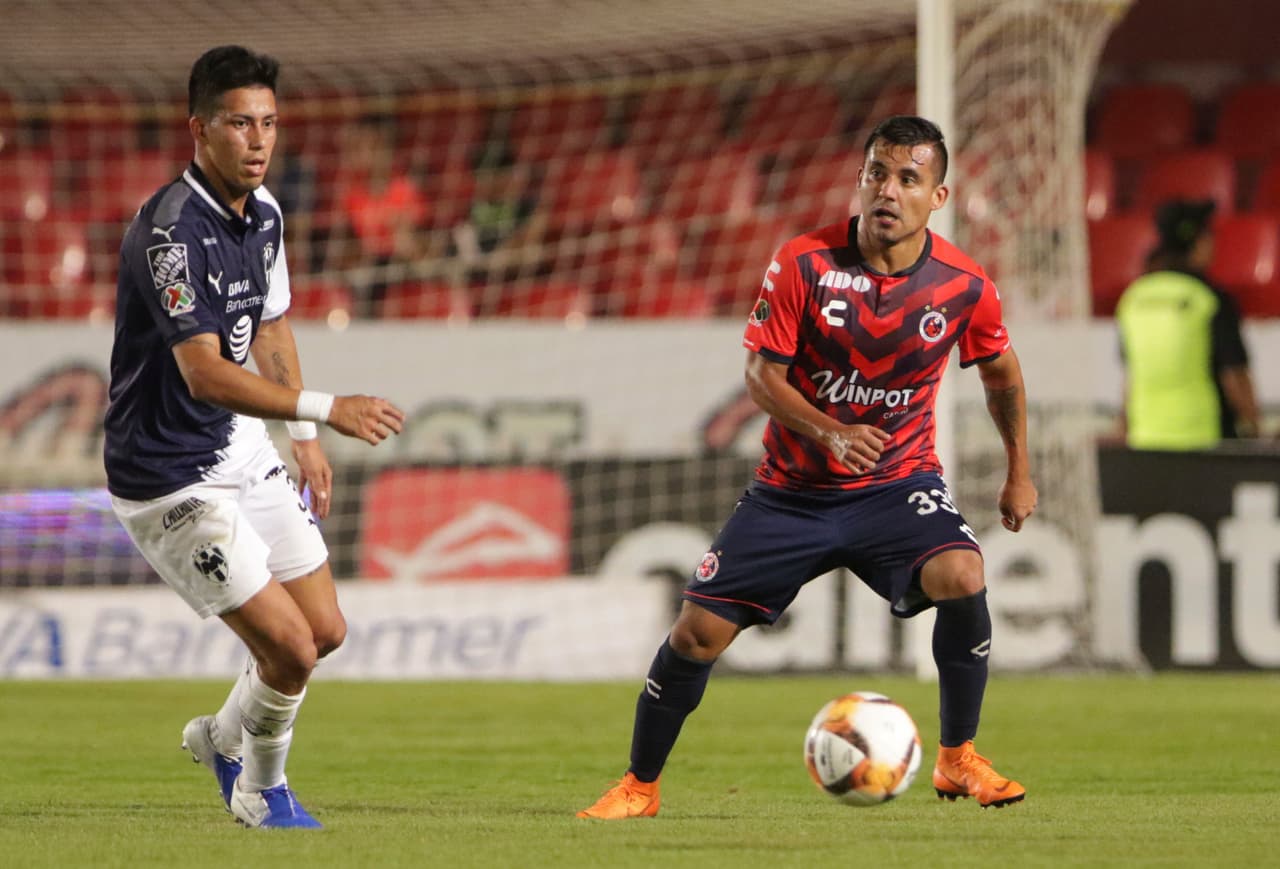 El partido presentó a dos equipos en un contraste absoluto. Veracruz descendido y Rayados encaminado a pelear por el título.