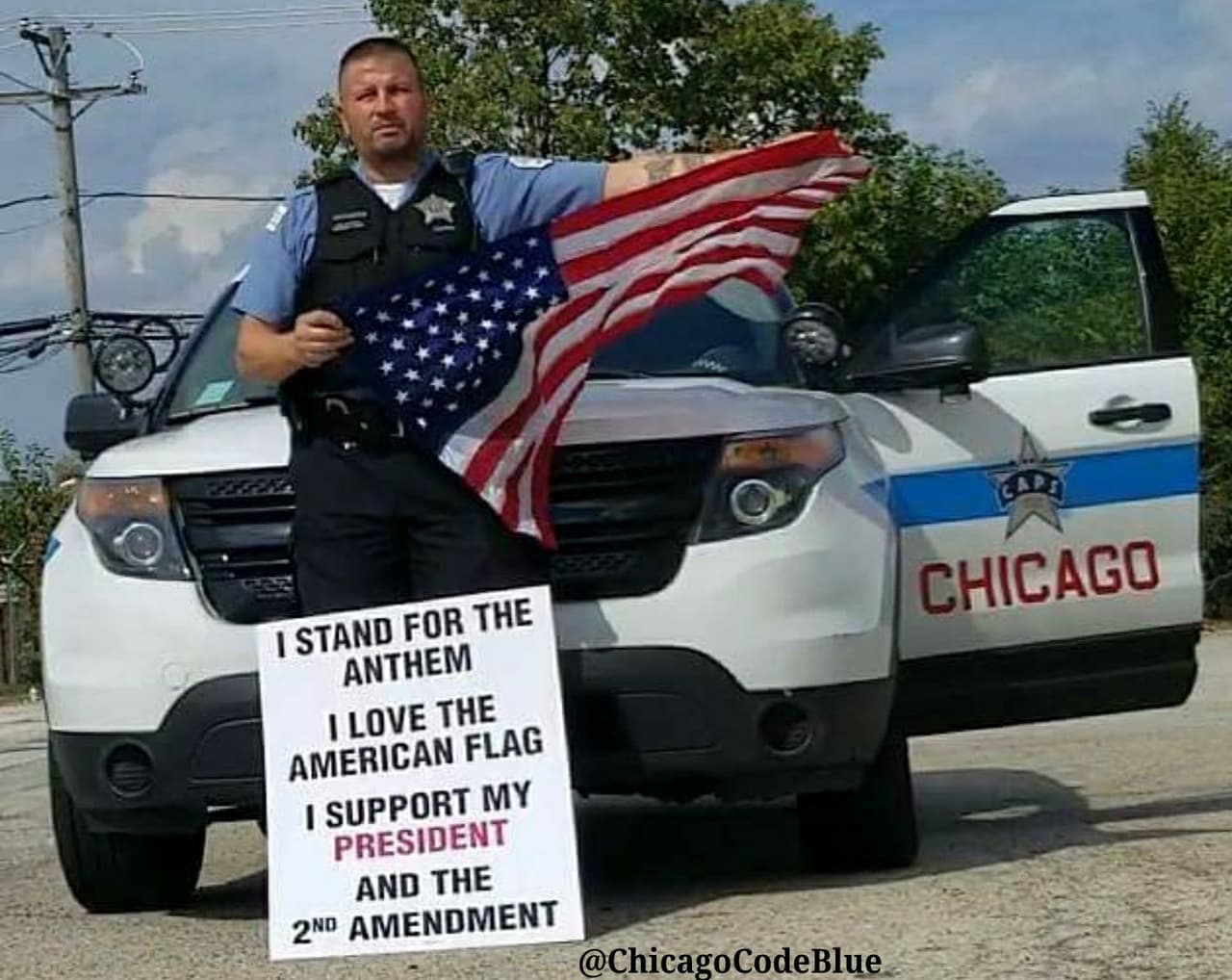 Otro policía de Chicago es sancionado por polémica con el himno nacional