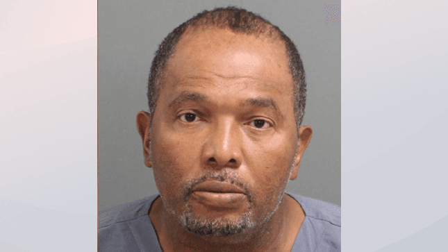 Sujeto acusado de apuñalar a sus 3 hijos y a esposa en Raleigh