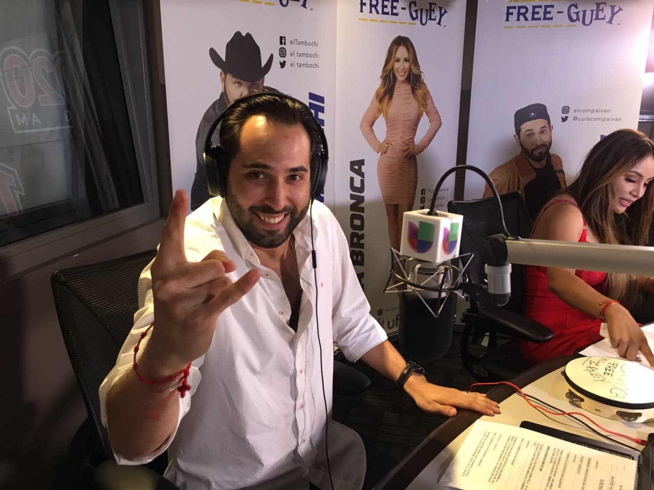 Y al lado de La Bronca se acomodó
<b>El Compa Iván</b>, un cuate bien alivianado al que le encanta el relajo y las redes sociales, originario del meritito Culiacán, Sinaloa.