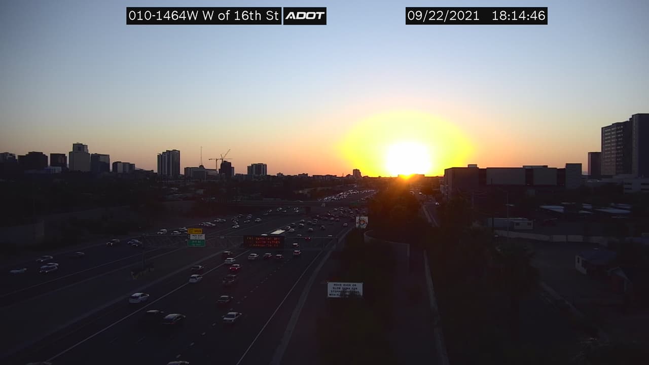 <a href="https://www.univision.com/local/arizona-ktvw/este-dia-es-el-equinoccio-del-otono-en-arizona-se-alcanzaran-los-102-f">El equinoccio de otoño del hemisferio norte inicia a las 12:20 pm este miércoles, es uno de los dos días del año en que el día y la noche son casi iguales en todo el mundo. Ahora habrá menos luz diurna que nocturna todos los días, hasta el equinoccio de primavera en marzo.</a>