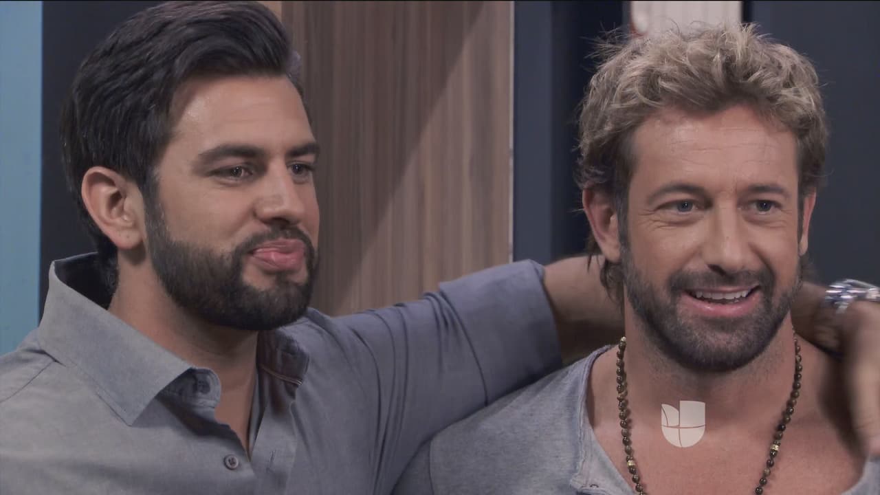 Ella está obsesionada con David y no pierde un minuto para buscarlo.