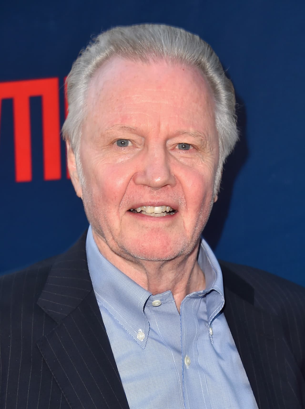 Jon ataca a Obama diciendo: "Rezo para que todos los estadounidenses que han visto y sentido el derrumbe del país durante estos años con Obama, que por favor peleen por Donald Trump".