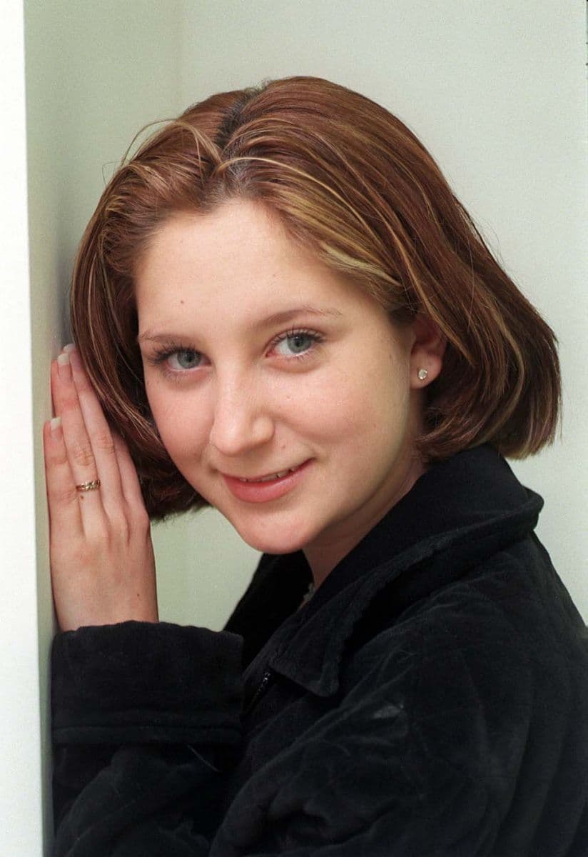 Geraldine Bazán conoció los reflectores y foros de grabación a los 8 años. Comenzó su carrera haciendo comerciales de televisión y a los 10 años realizó su primera aparición en las telenovelas, interpretando el personaje de la niña Mónica en 'Corazón salvaje' (1993).