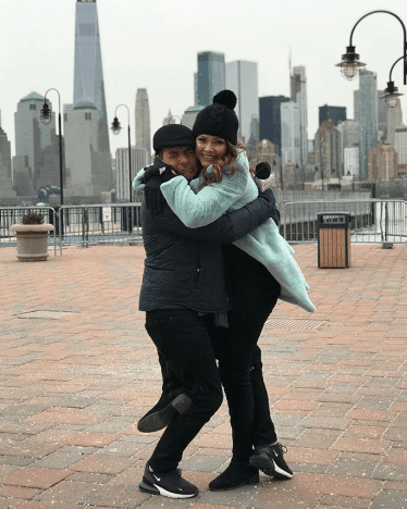 Abrazaditos pa’ quitarse el frío, Así sorprendimos a Ana Patricia y Carlos Calderón.
<br>