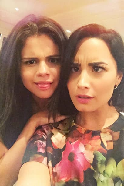 Girls Just Want To Have Fun! Demi Lovato y Selena presumen sus caritas más divertidas.
