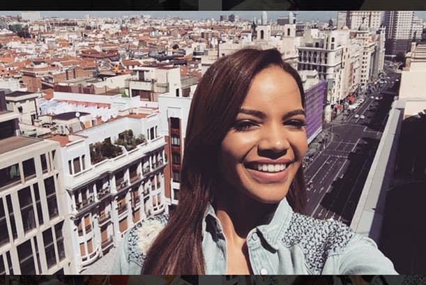 Hasta cuando está de gira se da tiempo para reportarse con sus fans. "Aquí estamos!!! Acabo de encontrar wifi nuevamente para reportarme. WE MADE IT! #GracenatingSPAIN".