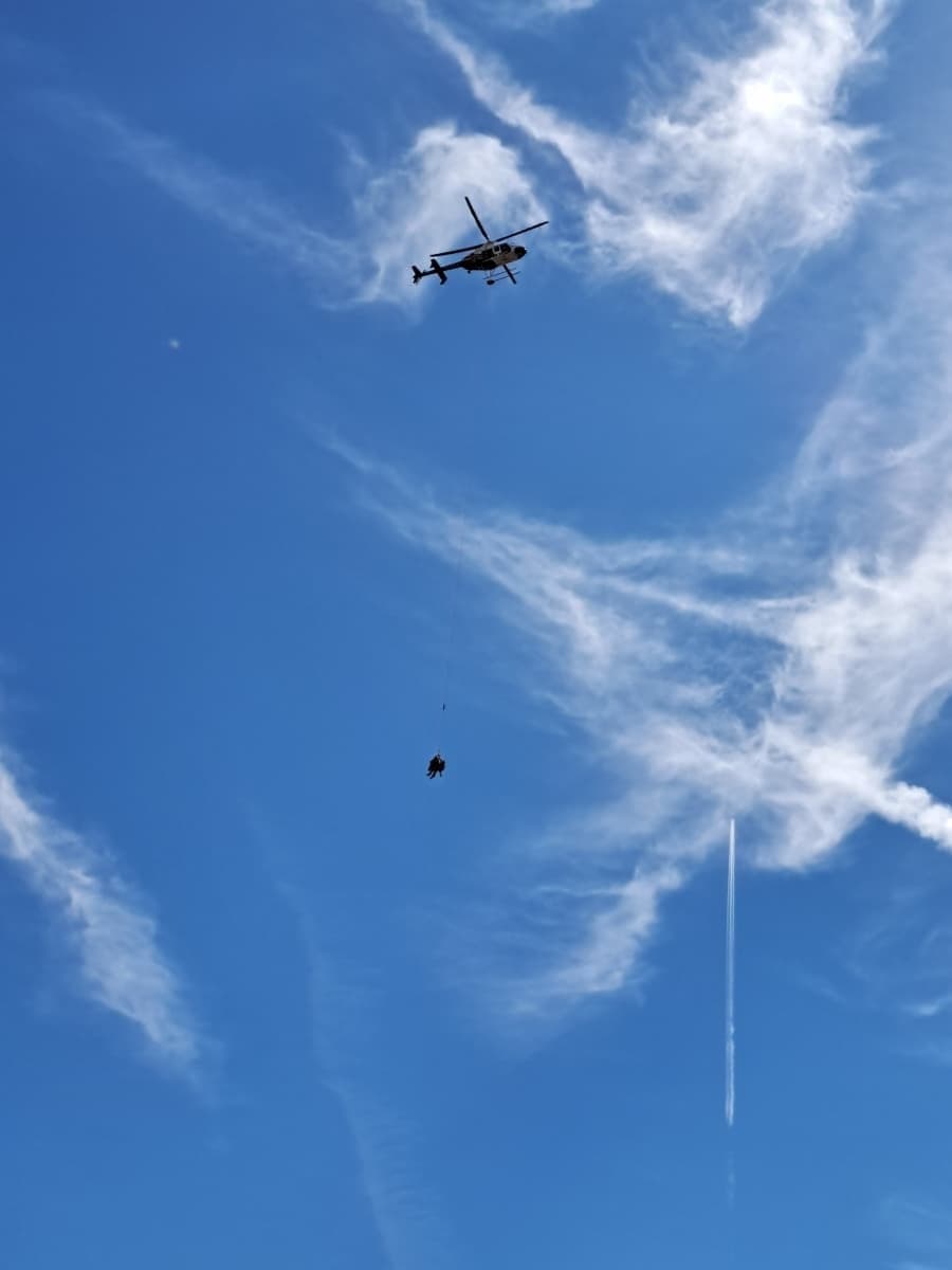 Tuvieron que reconfigura para rappel y distancias cortas, otro equipo aseguró una zona de aterrizaje.