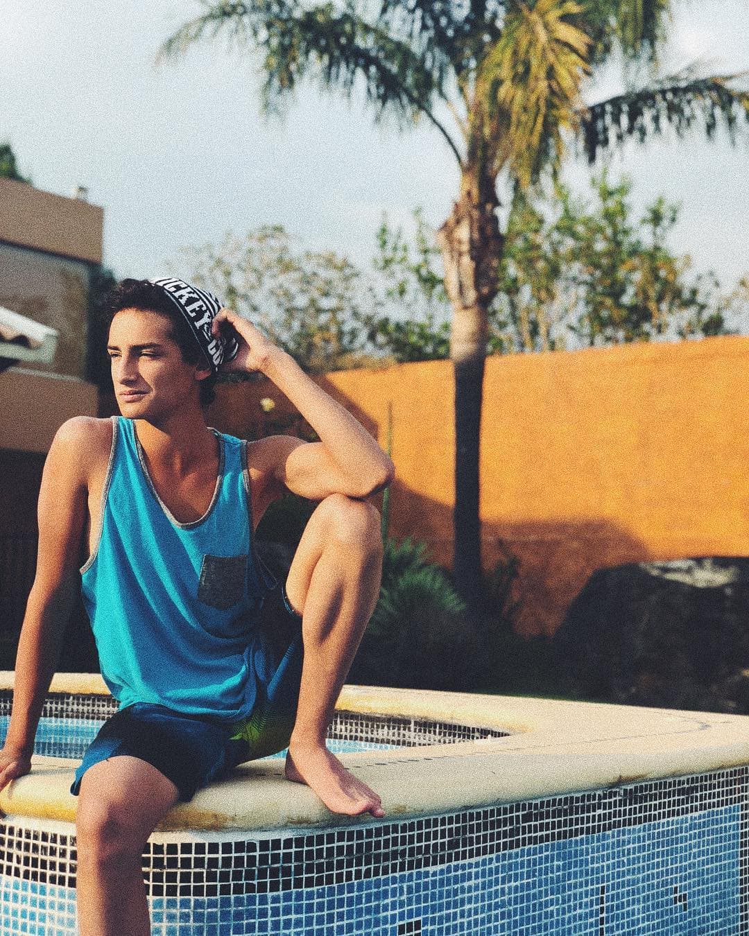 A su corta edad ya es un rompecorazones, en su cuenta de Instagram tiene más de 300 mil seguidores, donde sus fans siempre le mandan mensajes de amor.