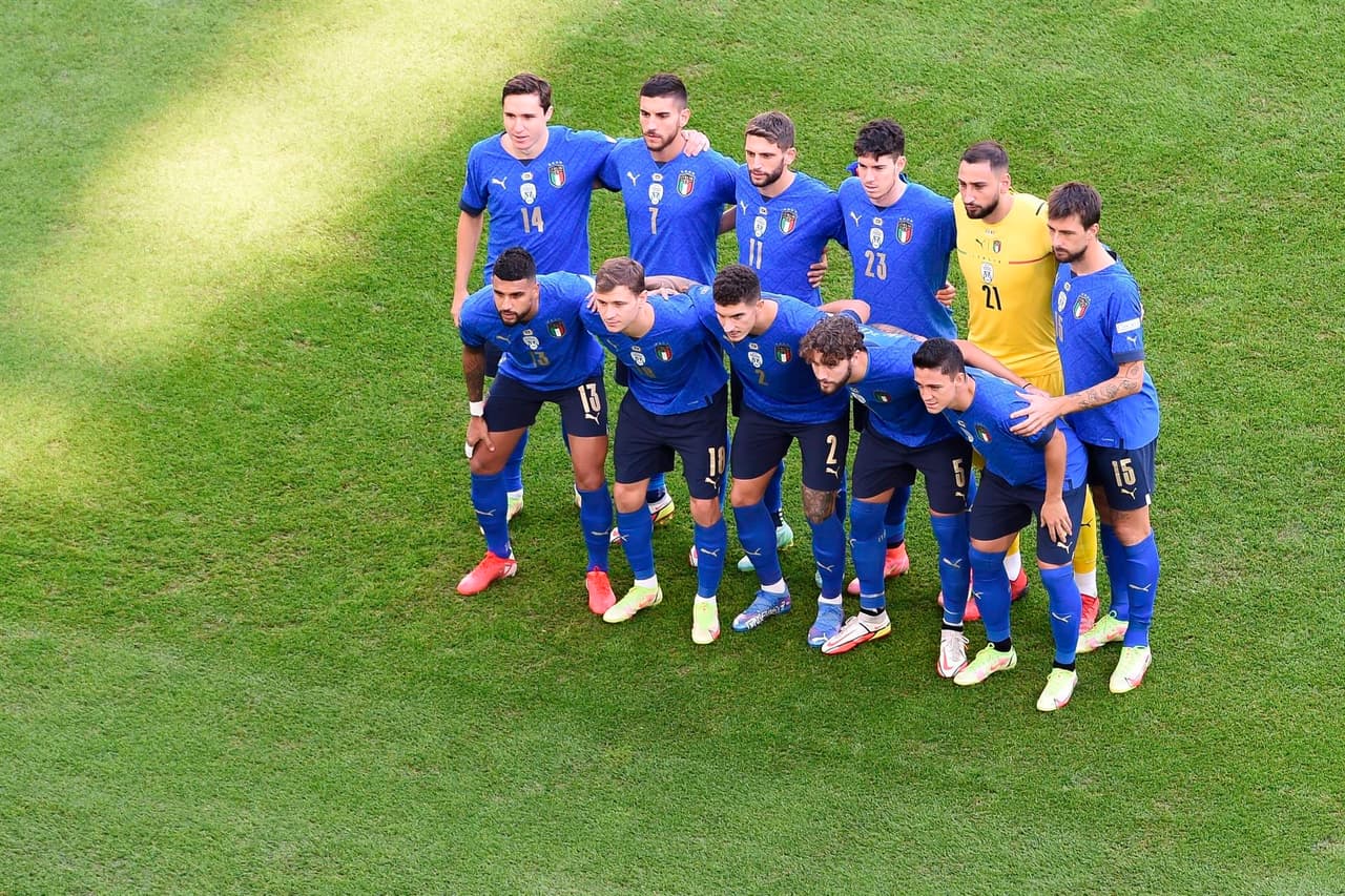 Italia se queda con el tercer lugar de la UEFA Nations League tras vencer 2-1 a Bélgica. Con anotacion de Barella y un penalti cobrado de Berardi, la 'Azzurra' se lleva la victoria. El único tanto por parte de los 'red devils' fue de Charles De Ketelaere ya al final del encuentro.
