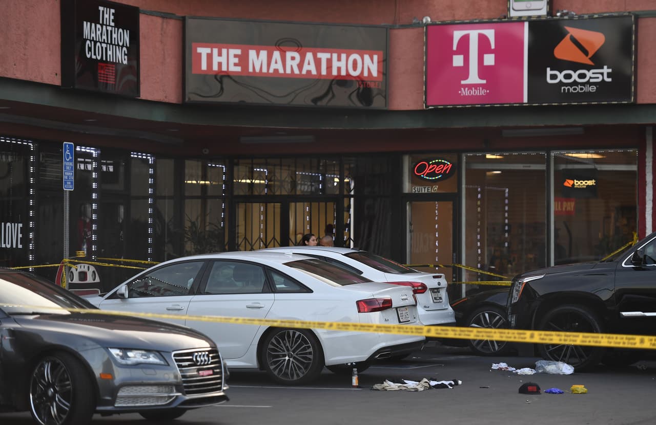 Frente a su tienda deportiva, The Marathon, fue asesinado a tiros. Se apagó la voz de un artista con proyección.
