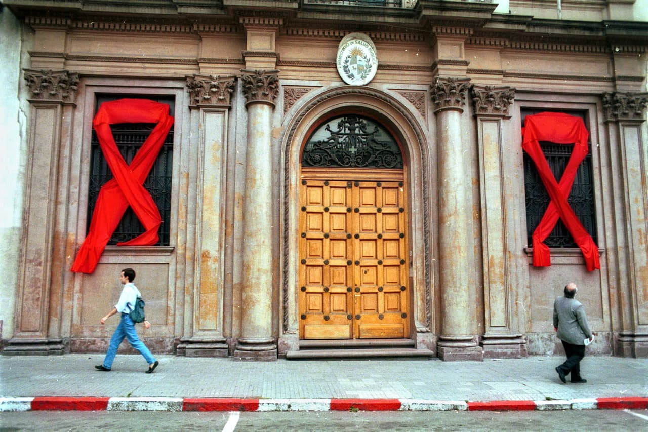 También aumentaron las infecciones
<b>en Uruguay (9%), Honduras (7%), Guatemala (6%)</b>. La imagen muestra la fachada del Ministerio de Salud Pública de Uruguay en Montevideo.