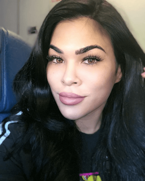 La pareja de Ostovich fue arrestada por las autoridades de Honolulu, en Hawai, y la luchadora pidió una orden de alejamiento de su marido, que enfrenta cargos por intento de asesinato.