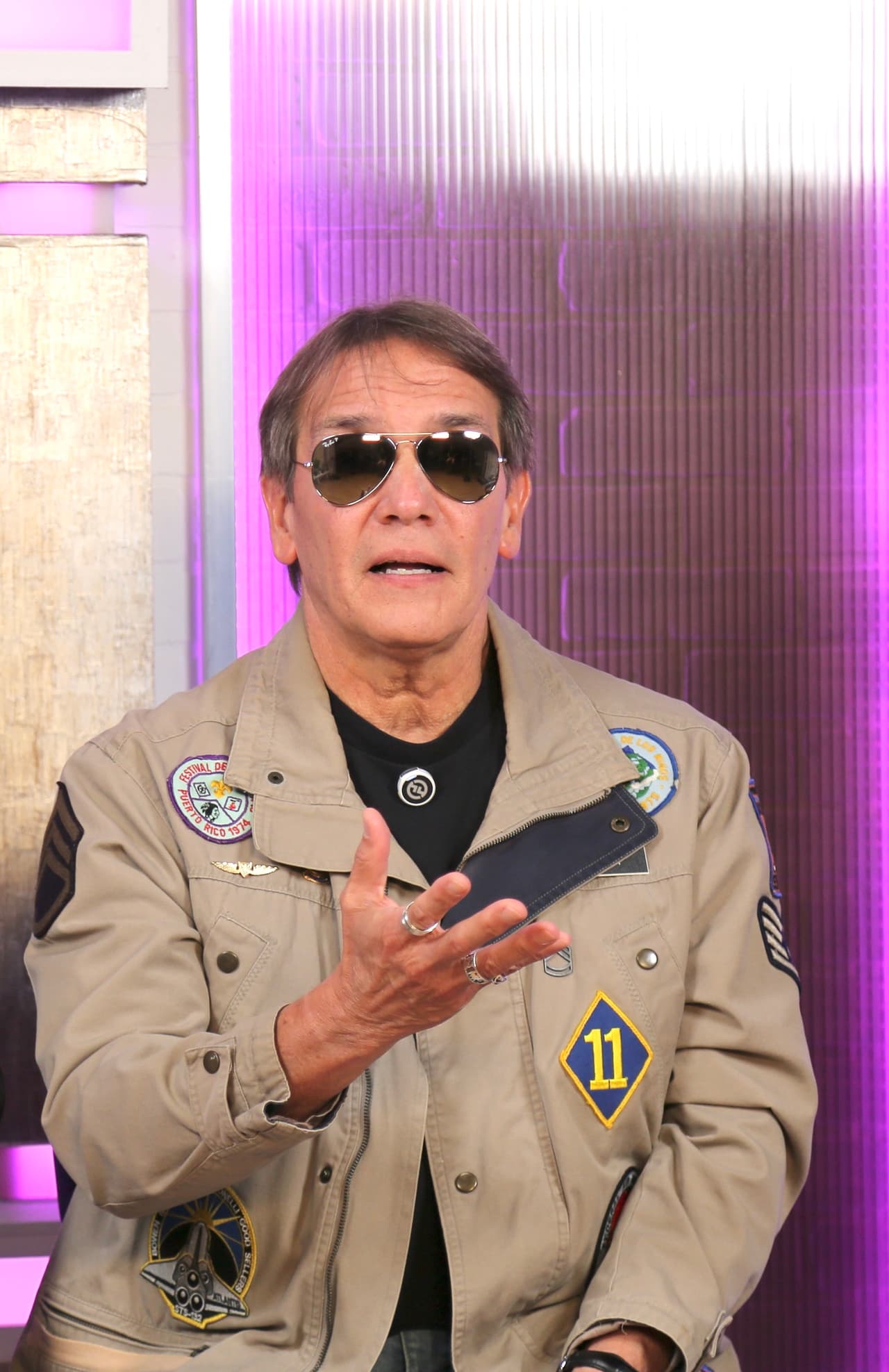 René Farrait fue integrante de Menudo entre
<b>1979 y 1982</b>, durante una de las primeras etapas de la agrupación puertorriqueña. Su participación corresponde a los años en que el grupo comenzaba a consolidar la fórmula que lo convertiría en un fenómeno juvenil. Ahora vuelve al escenario junto a otros seis exintegrantes para celebrar cinco décadas de Menudo.