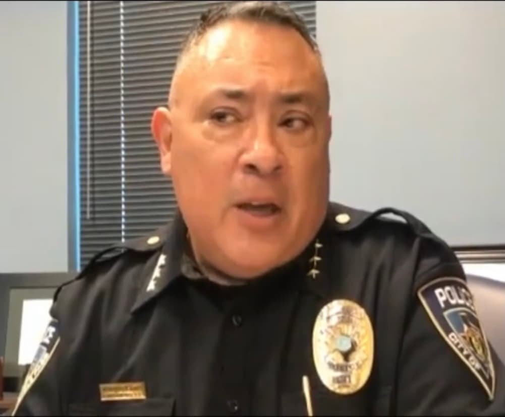 Poco importó toda la experiencia que Alberto Guajardo tenía como jefe de la policía de Eagle Pass, Texas,
<b>al ver el cadáver de la <a href="https://www.univision.com/temas/ninos">pequeña</a> Victoria. </b>