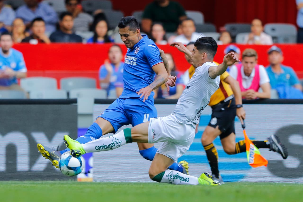 En los primeros minutos parecía que Cruz Azul tenía lo necesario para lograr tres puntos en casa.