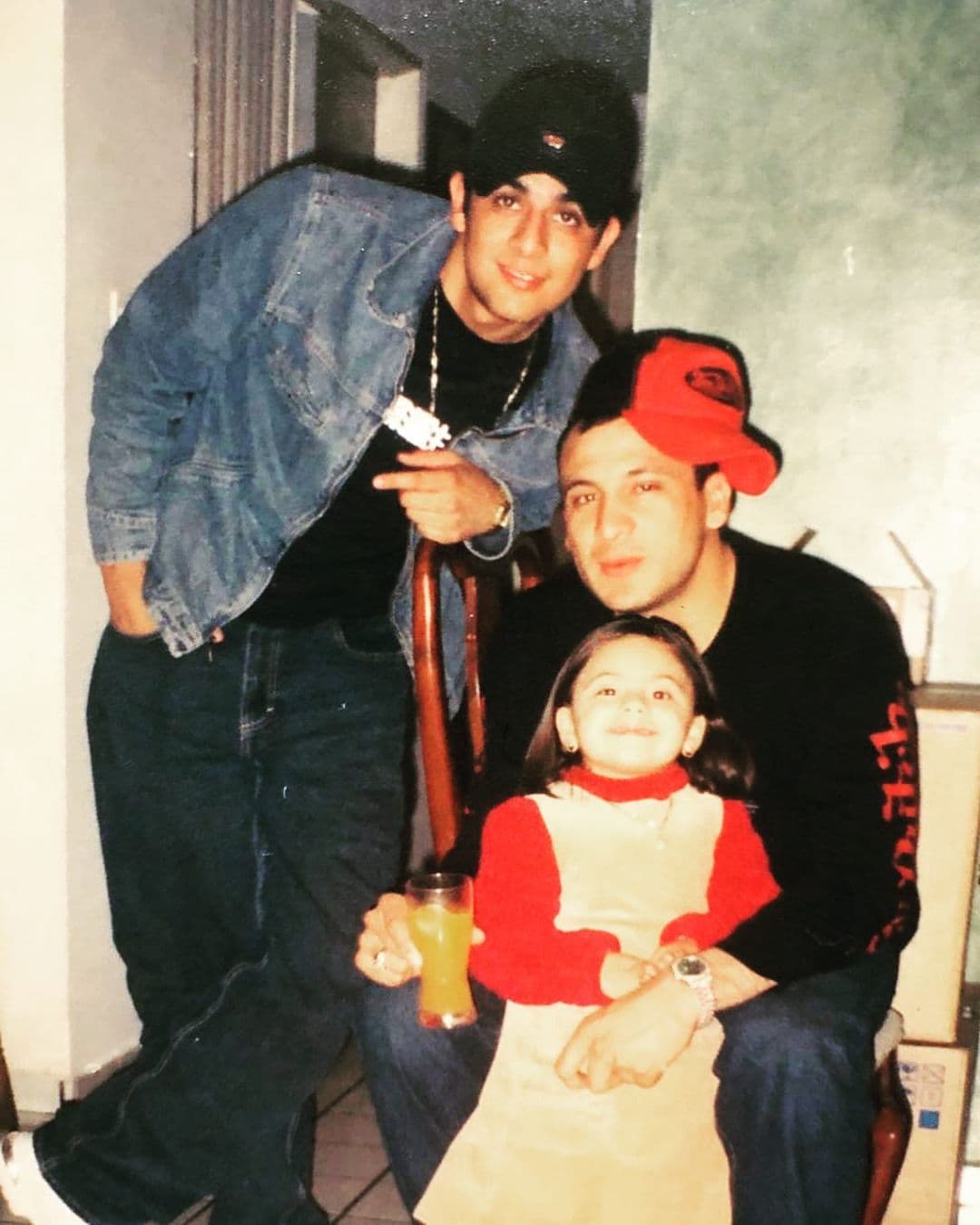 "Pero ahorita yo ya tengo casi 20 y mi hermana casi 21 y no hemos recibido ninguna propiedad ni nada que por ley nos corresponde", exclamó la hija de Valentín Elizalde y Blanca Vianney Durán.