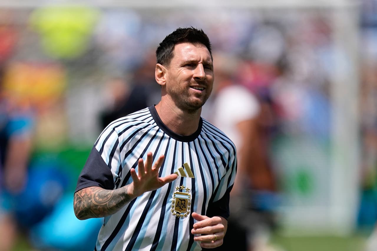 Lionel Messi en el calentamiento previo al partido.