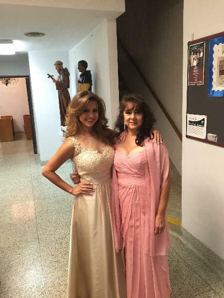 Aquí, Margaret con su mamá celebrando el día de la madre.