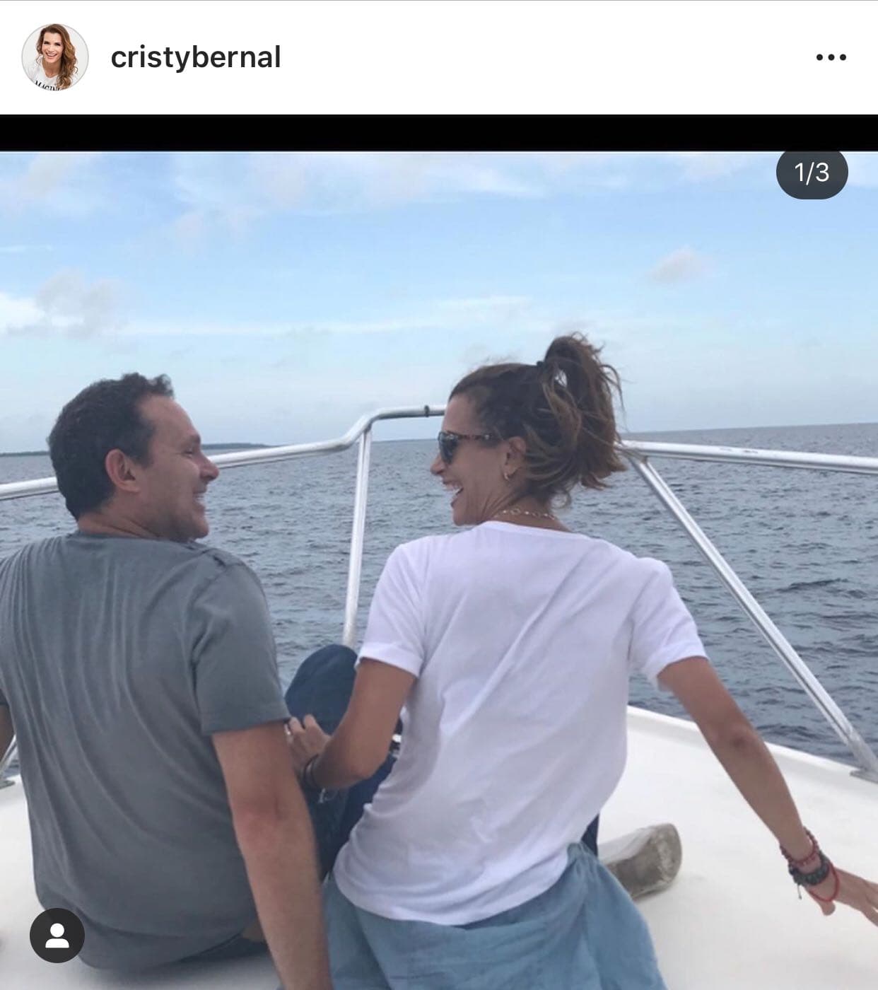 “Te amo ojitos brujos. Felices 49 y te dejo la promesa que los 50 serán inolvidables”, expresó la esposa del conductor.