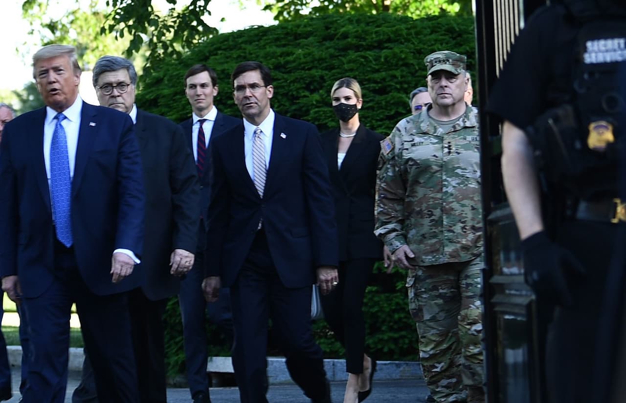 El militar de más alto rango en EEUU lamenta haber salido en la foto con Trump en la iglesia de Lafayette Square
