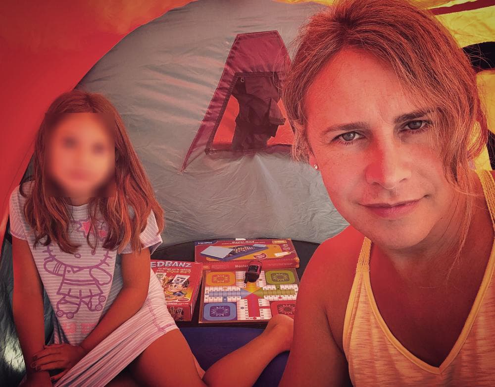 Sobre su hija, Gascón comentó que la pequeña siempre ha sabido que es como es, por lo que no ha tenido problema en aceptar su transformación. "Me adora, al igual que yo a ella. Yo soy su padre, también su madre, pero soy su amiga".