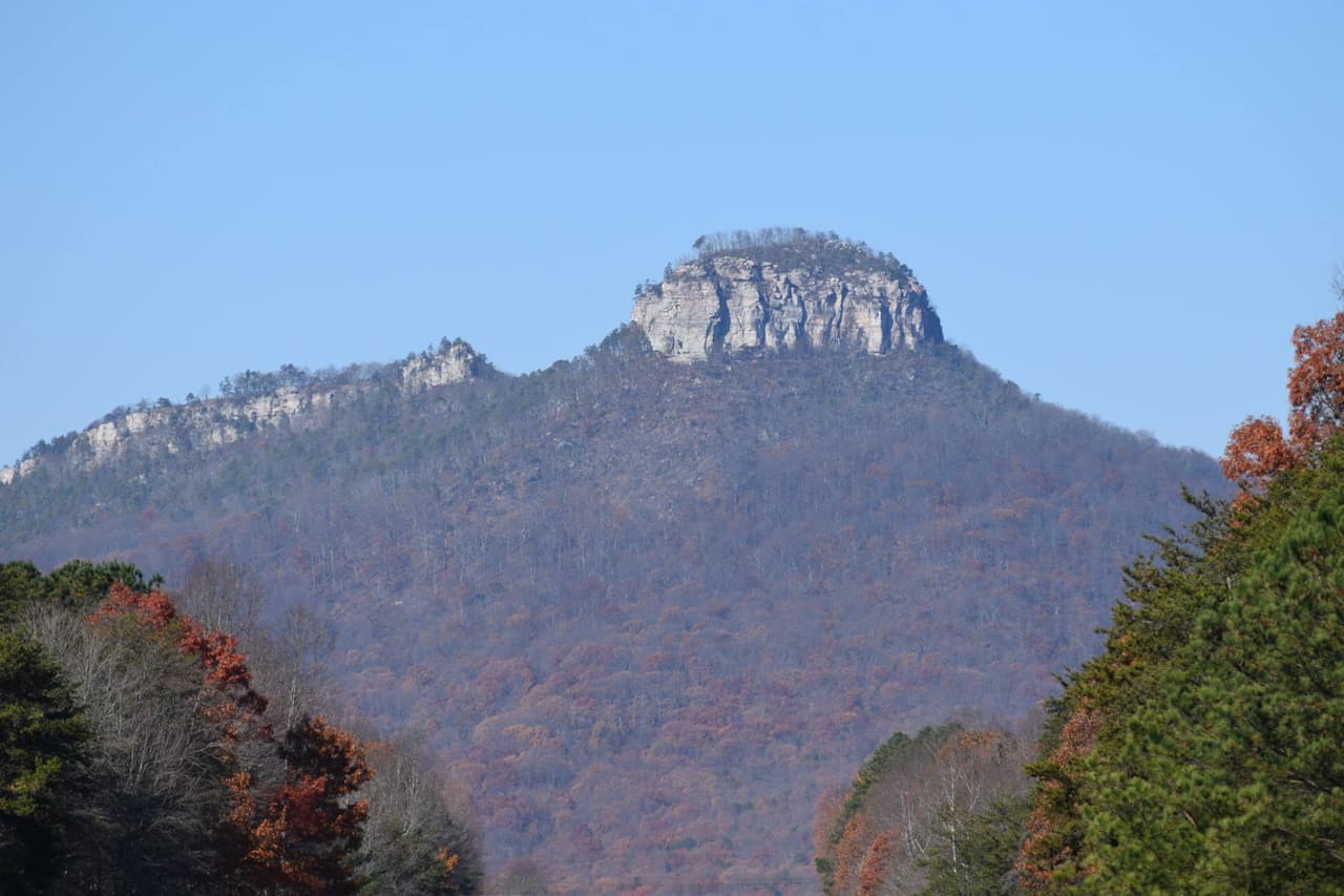 Los nativos americanos usaron el pico como un faro guía para ayudarse literalmente a navegar (o pilotear) durante su viaje, de ahí el nombre de la montaña.