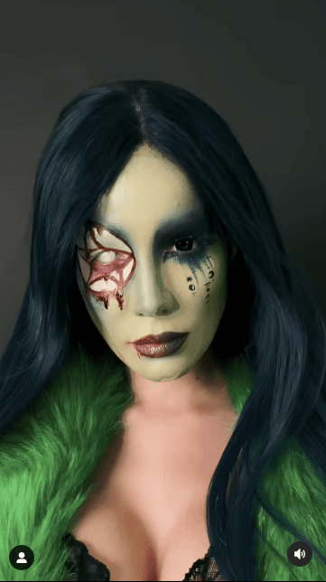 <b>Halsey</b>
<br>La cantante se convirtió en una "bruja malvada" con un increíble maquillaje verde que contrastó con el ojo blanco enmarcado con una estrella roja.