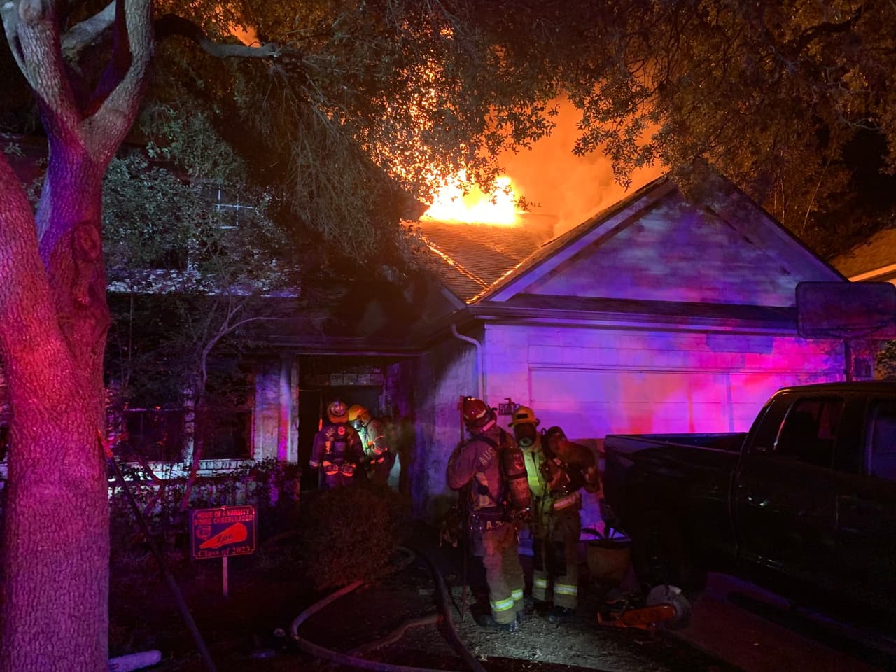 Incendio de casa al suroeste de Austin deja pérdidas por $600,000; no hubo víctimas humanas